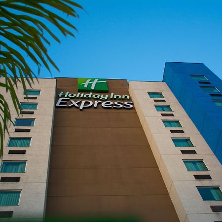 Holiday Inn Express Saltillo Zona Aeropuerto By Ihg Exterior photo