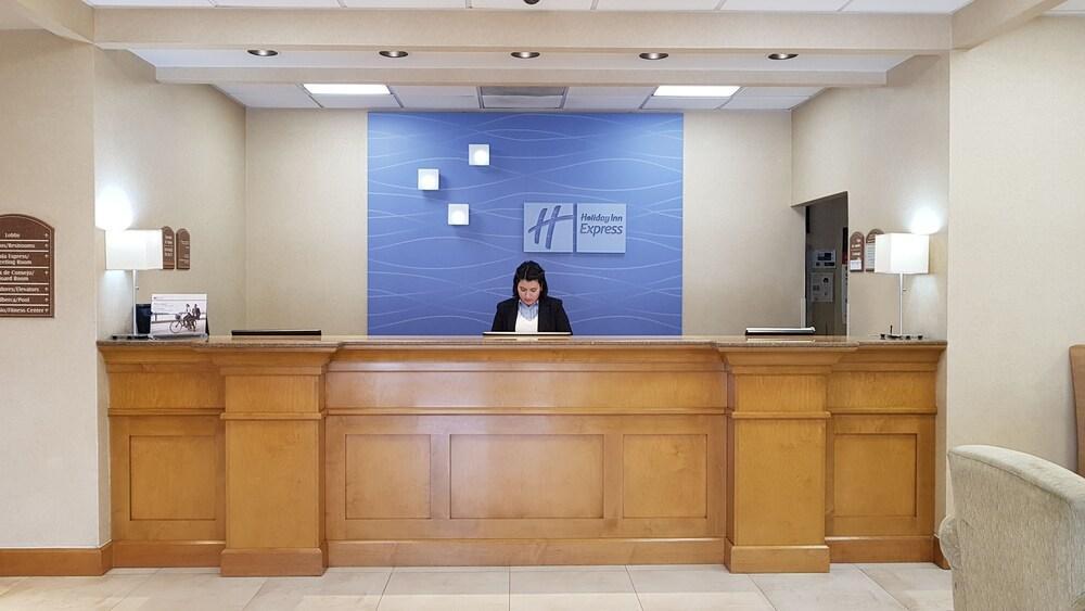 Holiday Inn Express Saltillo Zona Aeropuerto By Ihg Exterior photo