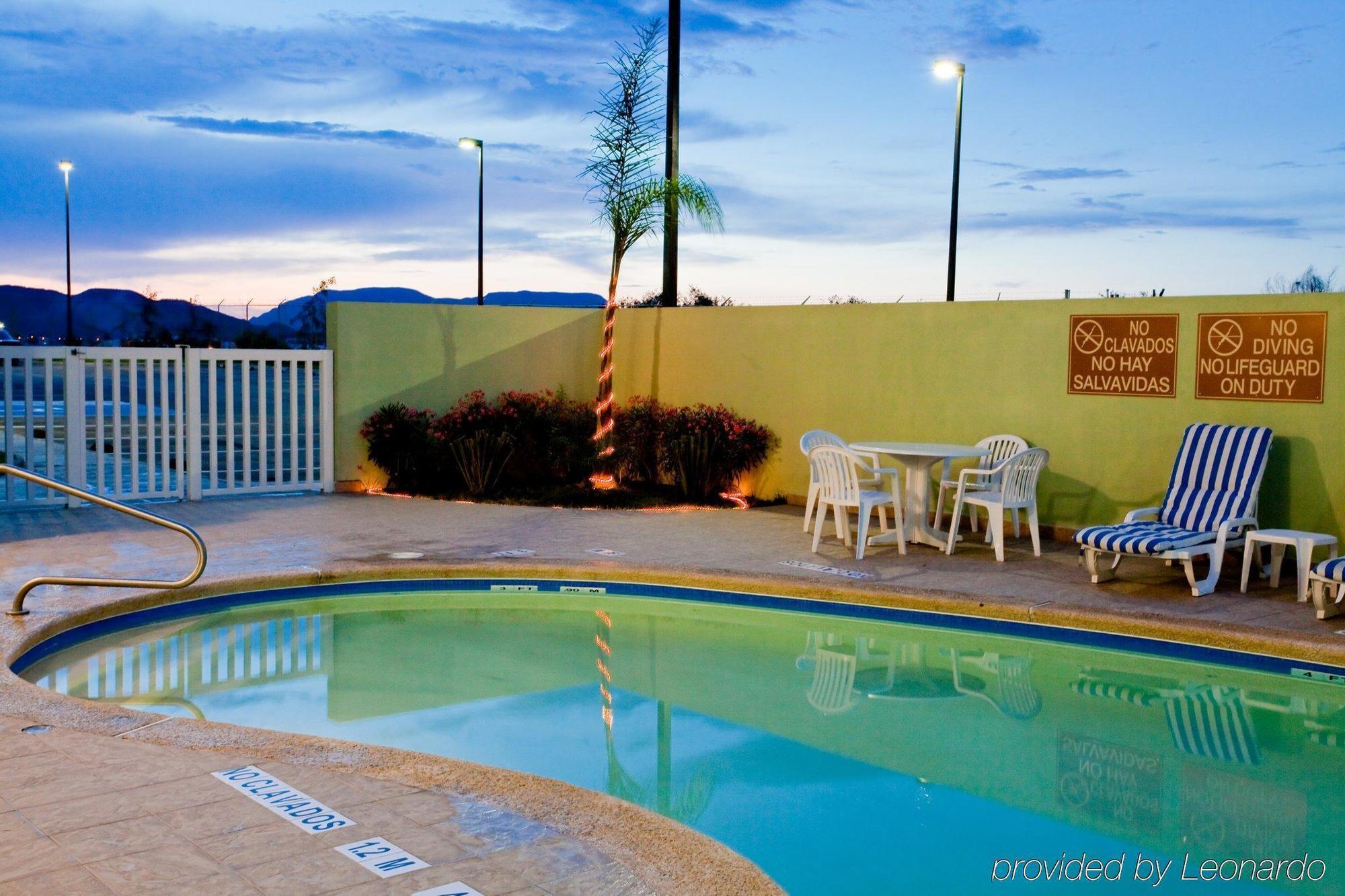 Holiday Inn Express Saltillo Zona Aeropuerto By Ihg Exterior photo