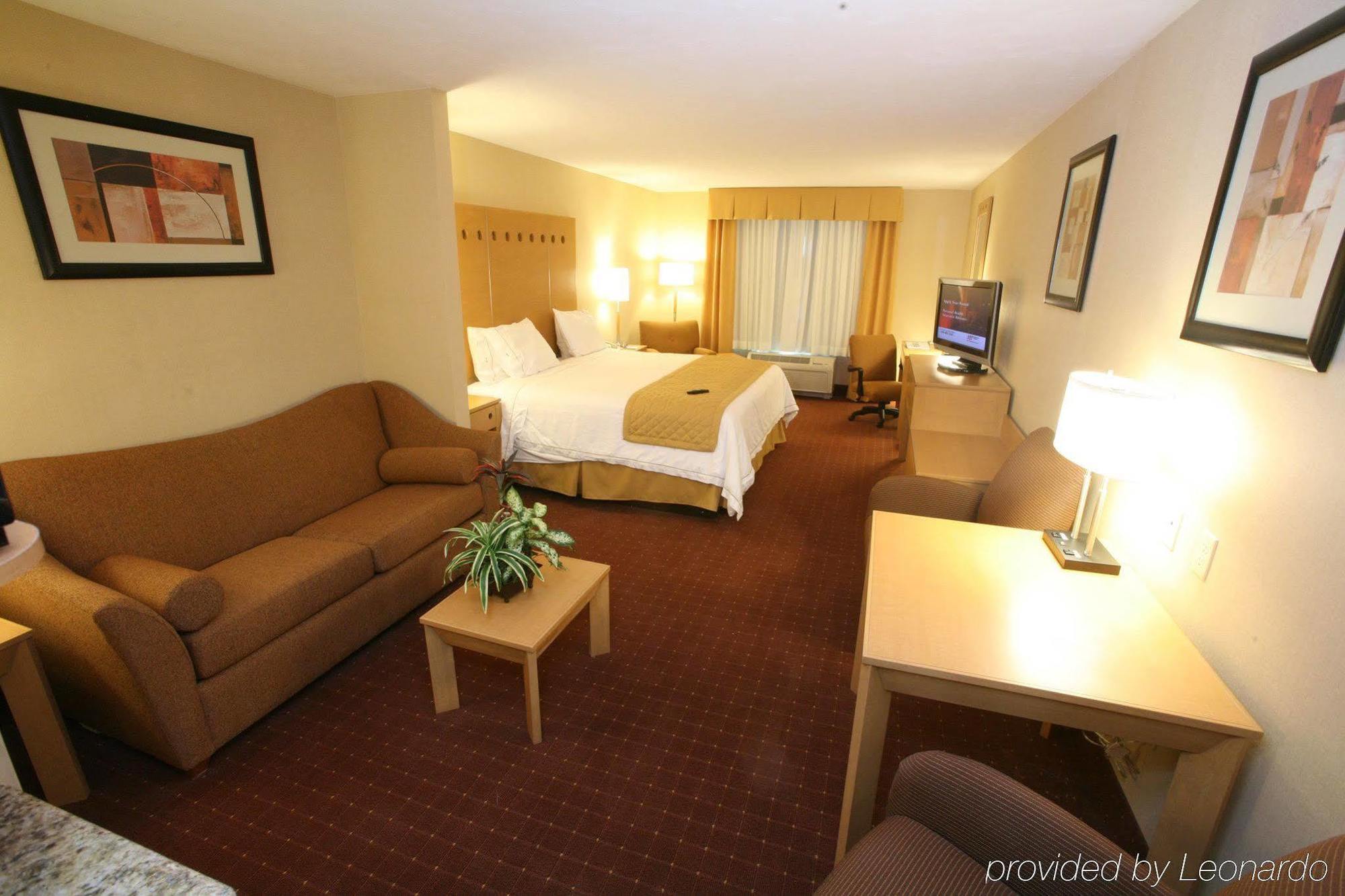 Holiday Inn Express Saltillo Zona Aeropuerto By Ihg Exterior photo