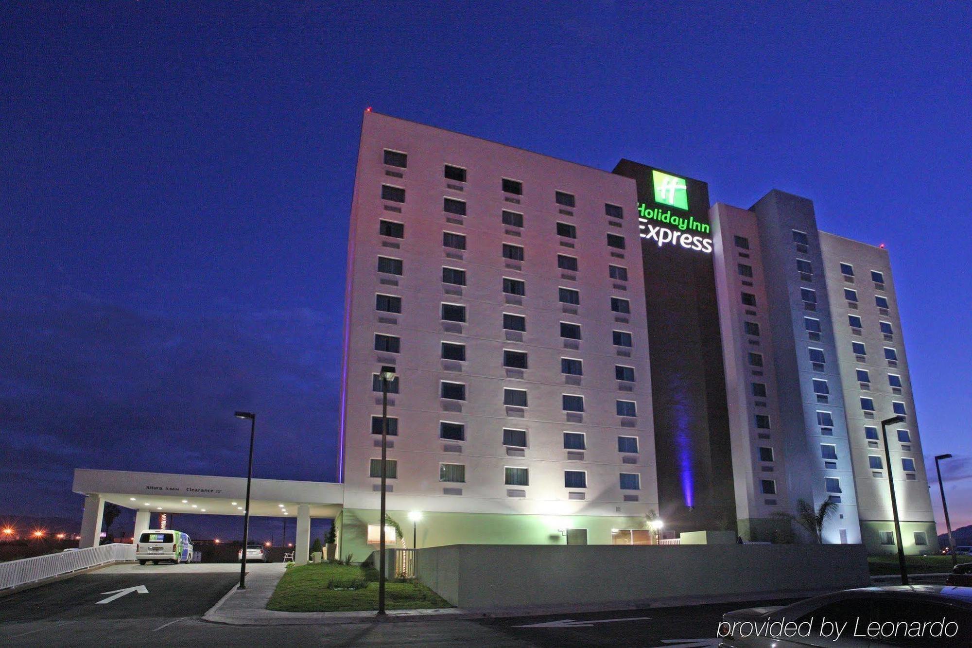 Holiday Inn Express Saltillo Zona Aeropuerto By Ihg Exterior photo